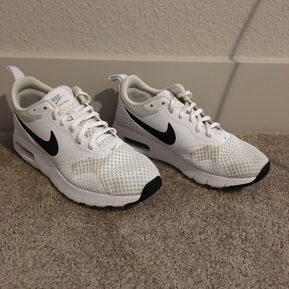 Nike Air Max Tavas - Picture 1 of 2